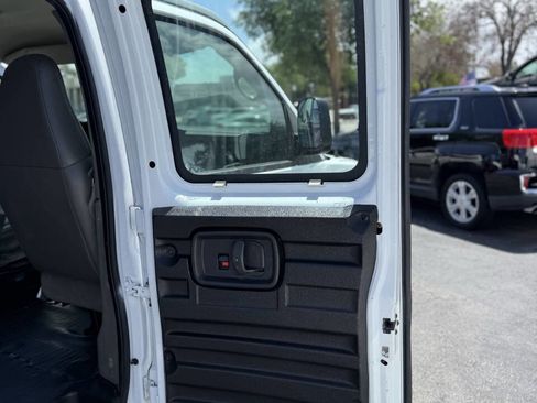 Used 2005 Chevrolet Express 2500 RWD image 20
