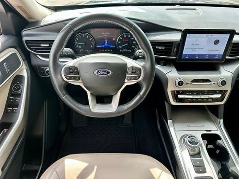 Used 2021 Ford Explorer XLT w/ Equipment Group 202A RWD image 16