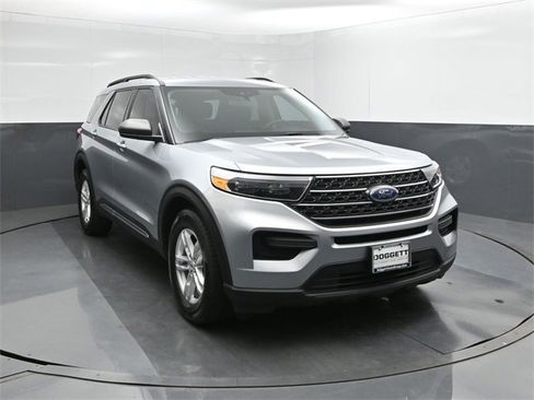 Used 2023 Ford Explorer XLT image 22