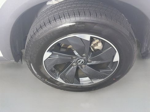 Used 2025 Nissan Rogue SV AWD/4WD image 11