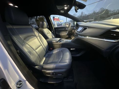 Used 2023 Buick Enclave Essence image 24