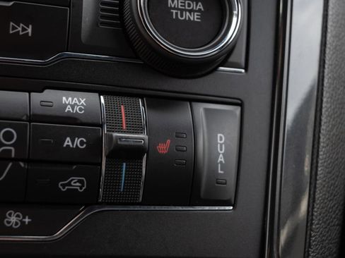 Used 2016 Ford Explorer XLT w/ Equipment Group 202A image 3