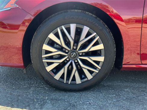 Used 2024 Nissan Altima 2.5 SV FWD image 29