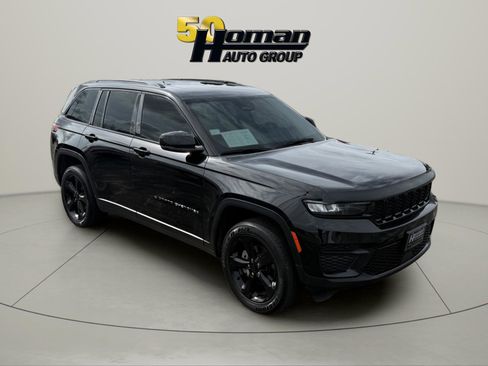 Used 2022 Jeep Grand Cherokee Altitude AWD/4WD image 7