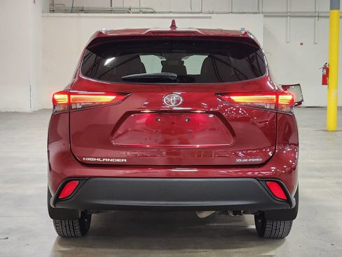 Used 2022 Toyota Highlander XLE image 10
