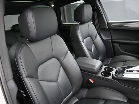 Certified 2023 Porsche Macan S AWD/4WD image 31