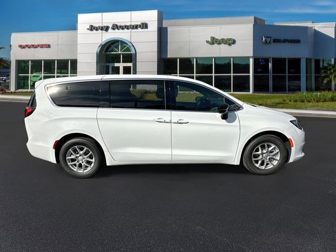 New 2026 Chrysler Voyager LX image 10