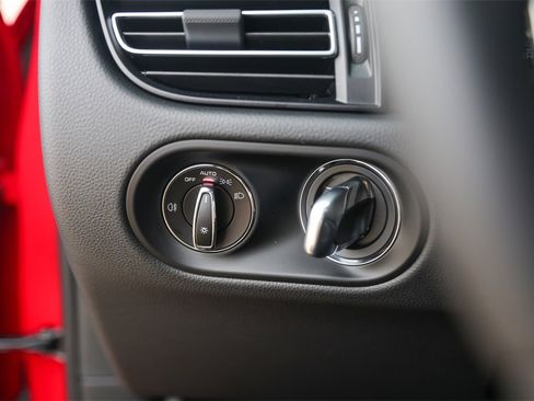 Certified 2025 Porsche Macan Turbo image 15