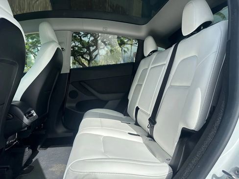 Used 2023 Tesla Model Y Long Range image 11