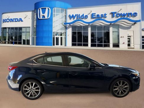 Used 2018 MAZDA MAZDA3 Grand Touring image 9