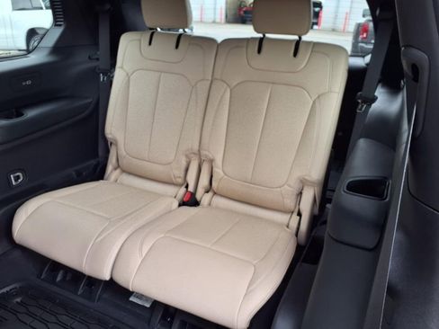 Used 2023 Jeep Grand Cherokee L Limited image 24