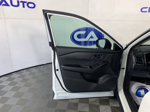 Used 2024 Nissan Rogue S FWD image 12
