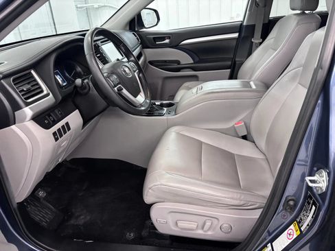 Used 2019 Toyota Highlander XLE AWD/4WD image 40