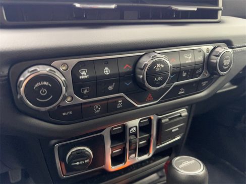 Used 2025 Jeep Gladiator Sport w/ Premium Package image 68