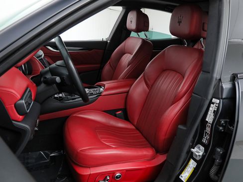 Certified 2022 Maserati Levante GT image 17