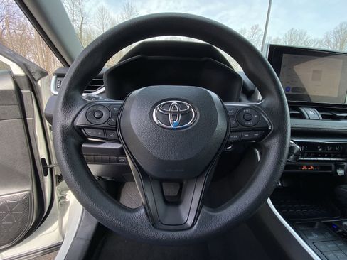 Used 2025 Toyota RAV4 XLE w/ Convenience Package image 29