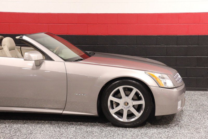 Used 2005 Cadillac XLR RWD image 6
