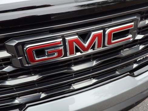 Used 2025 GMC Acadia AT4 w/ Luxury Package AWD/4WD image 38