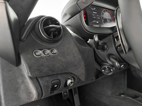 New 2026 McLaren 750S image 17