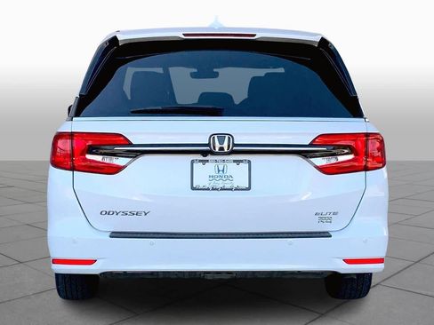Used 2023 Honda Odyssey Elite image 5