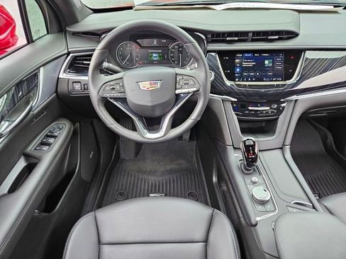 Certified 2025 Cadillac XT6 Premium Luxury w/ LPO, Floor Liner Package FWD image 9