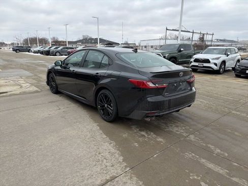 Used 2026 Toyota Camry SE image 5