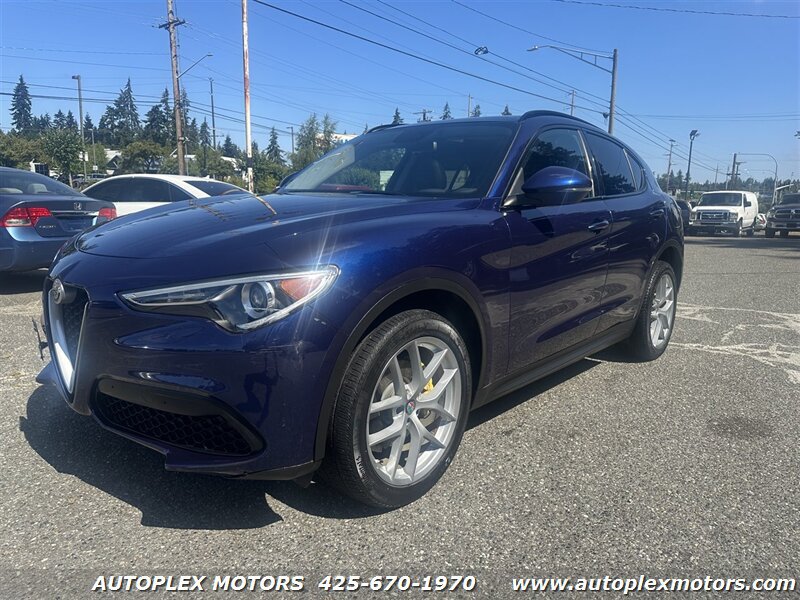Used 2018 Alfa Romeo Stelvio Sport w/ Quick Order Package 22J Sport AWD/4WD image 3
