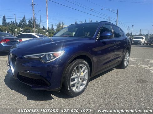 Used 2018 Alfa Romeo Stelvio Sport w/ Quick Order Package 22J Sport AWD/4WD image 3