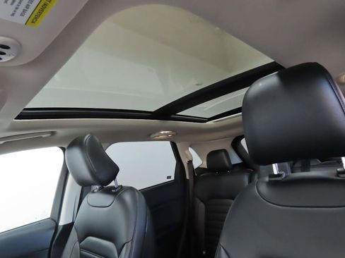 Used 2022 Ford Edge SEL w/ Convenience Package image 17