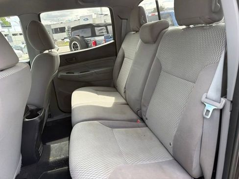 Used 2015 Toyota Tacoma PreRunner w/ SR5 Package RWD image 18
