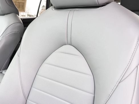 Used 2023 Toyota Highlander XLE image 27