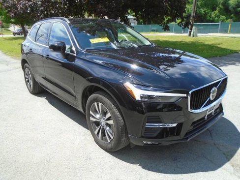 Used 2023 Volvo XC60 B5 Core AWD/4WD image 3