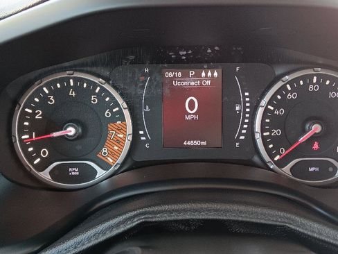 Used 2019 Jeep Renegade Sport image 9