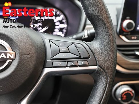 Used 2025 Nissan Altima 2.5 SV image 16