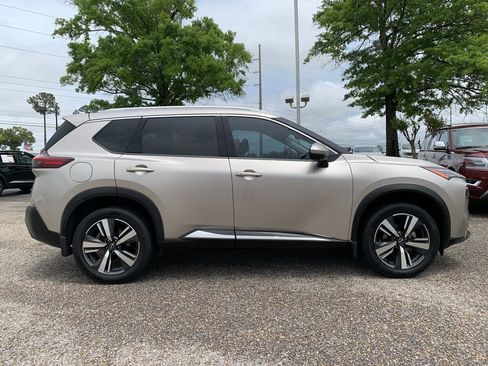 Used 2023 Nissan Rogue SL FWD image 2