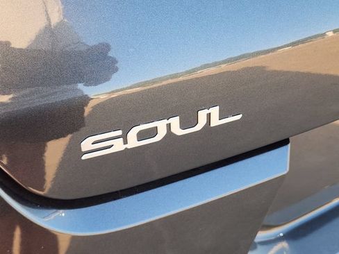 Used 2025 Kia Soul LX w/ LX Technology Package FWD image 10