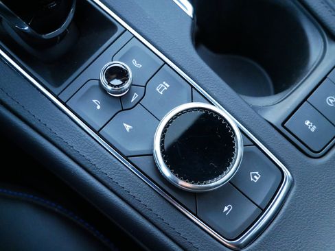 Used 2024 Cadillac XT4 Sport image 21