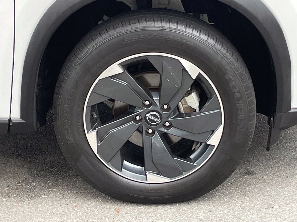 Used 2025 Nissan Rogue SV AWD/4WD image 32