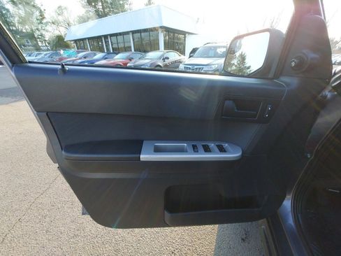 Used 2010 Ford Escape XLT image 8