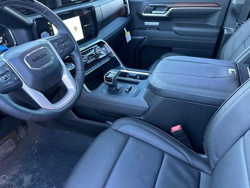 Used 2025 GMC Sierra 1500 Denali image 8