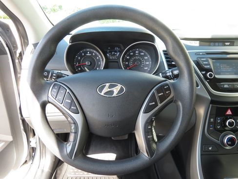 Used 2014 Hyundai Elantra SE w/ Option Group 02 FWD image 13