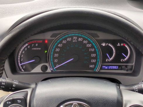 Used 2013 Toyota Venza XLE image 34