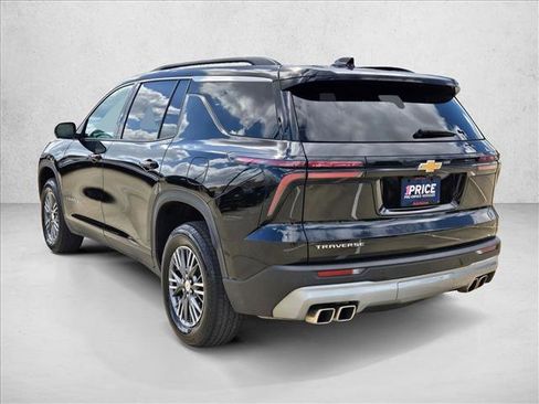 Used 2024 Chevrolet Traverse LT image 8
