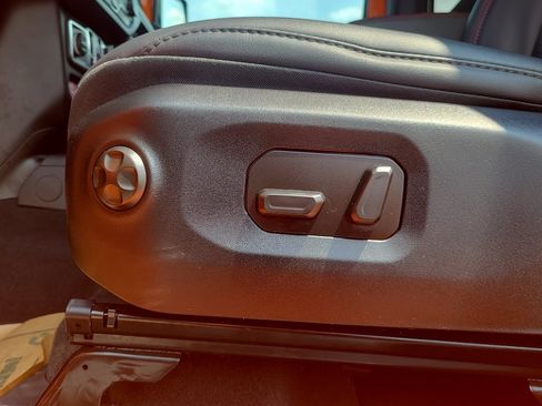 Used 2025 Jeep Wrangler Unlimited Rubicon AWD/4WD image 16
