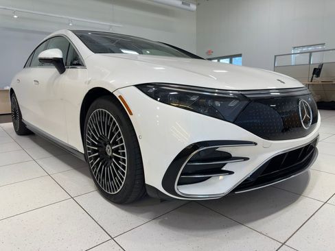 Certified 2022 Mercedes-Benz EQS 580 4MATIC Sedan image 6