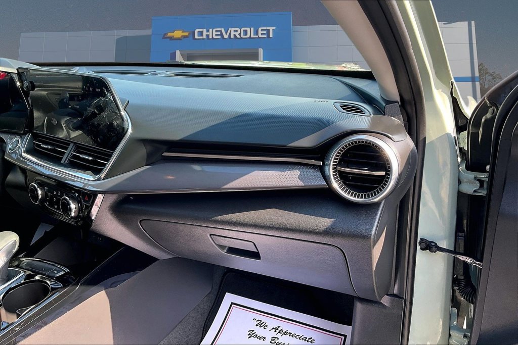 Used 2025 Chevrolet Trax ACTIV w/ Driver Confidence Package FWD image 29