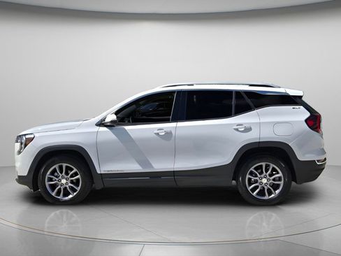 Used 2023 GMC Terrain SLT FWD image 3