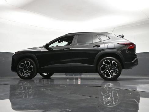 Used 2024 Chevrolet Trax RS w/ Sunroof Package FWD image 25