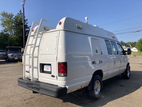 Used 2005 Ford E-350 and Econoline 350 Extended Super Duty RWD image 6