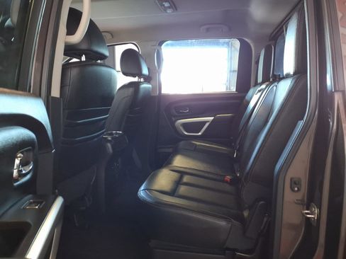 Used 2017 Nissan Titan SL image 11